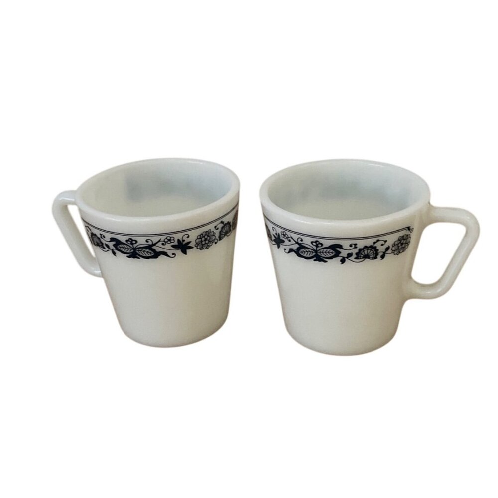 Vtg Corelle Old Town Blue Onion Coffee Tea Cups Mug Corning D Handle Set of 2